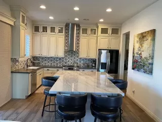 Photo #5: 2666801 Listing