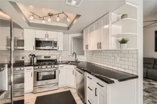 Photo #2: 2666906 Listing 