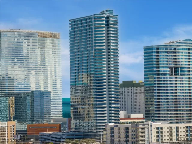 MLS: 2666908 Condo For Sale