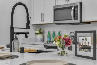 Photo #3: 2666931 Listing