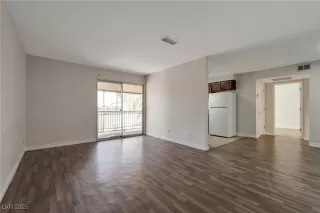 Photo #3: 2666944 Listing