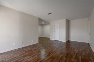 Photo #4: 2666944 Listing