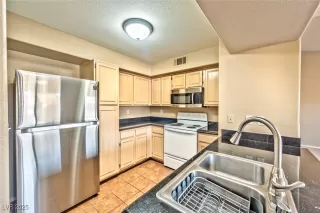 Photo #4: 2666983 Listing 