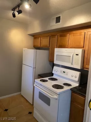 Photo #3: 2666986 Listing 