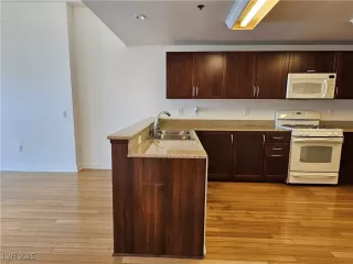 Photo #5: 2667038 Listing 
