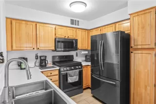 Photo #5: 2667104 Listing