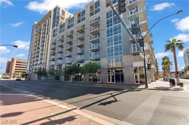 MLS: 2667115 Condo For Sale