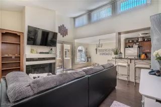 Photo #2: 2667196 Listing