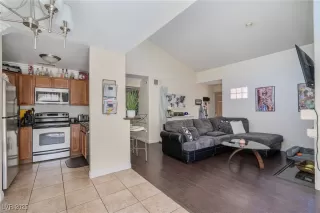 Photo #4: 2667196 Listing