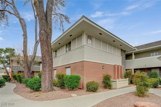 MLS: 2667244 Condo For Sale