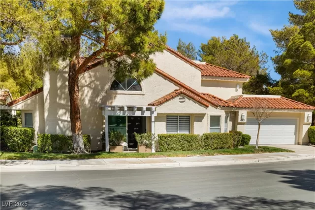 MLS: 2667264 Condo For Sale