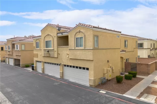 MLS: 2667331 Condo For Sale