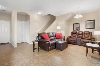 Photo #4: 2667331 Listing