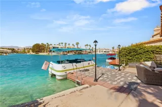 Photo #3: 2667418 Listing