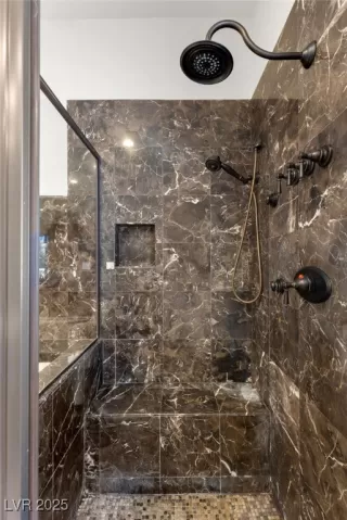 Photo #6: 2667418 Listing