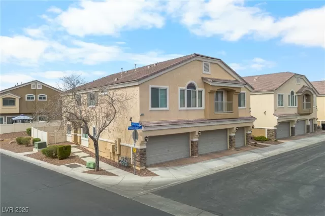 MLS: 2667439 Condo For Sale