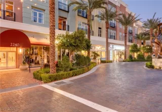 Click for more information on MLS # 2667466 : 2240 VILLAGE WALK DRIVE 2207 More Details about MLS # 2667466 : 2240 VILLAGE WALK DRIVE 2207