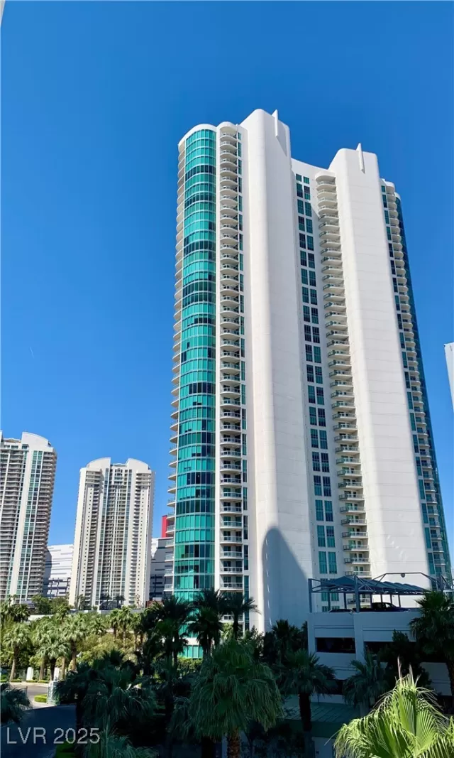 MLS: 2667551 Condo For Sale