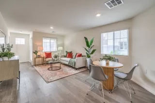 Photo #4: 2667554 Listing