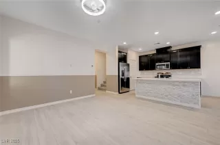 Photo #5: 2667564 Listing