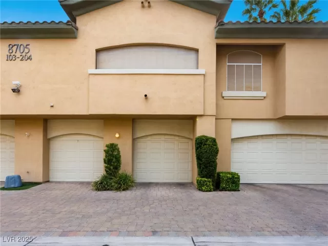 MLS: 2667608 Condo For Sale