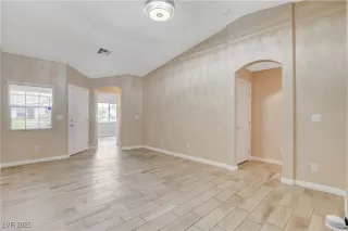 Photo #5: 2667639 Listing