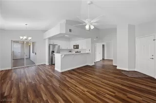 Photo #5: 2667677 Listing