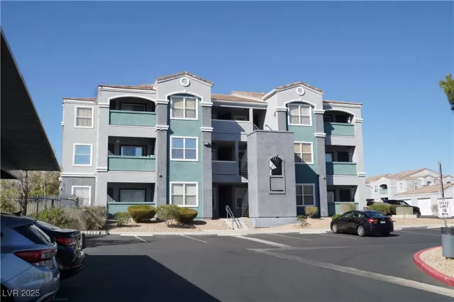 MLS: 2667695 Condo For Sale