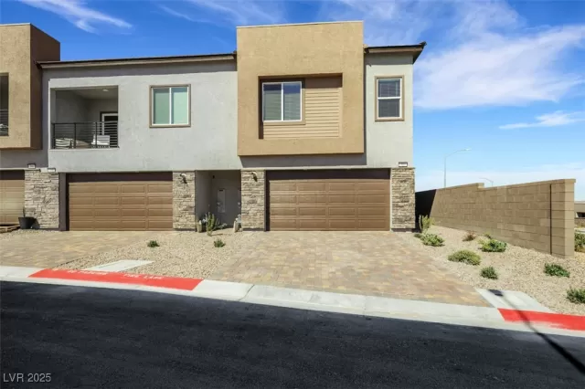 MLS: 2667702 Condo For Sale