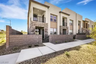 Photo #1: 2667702 Listing 