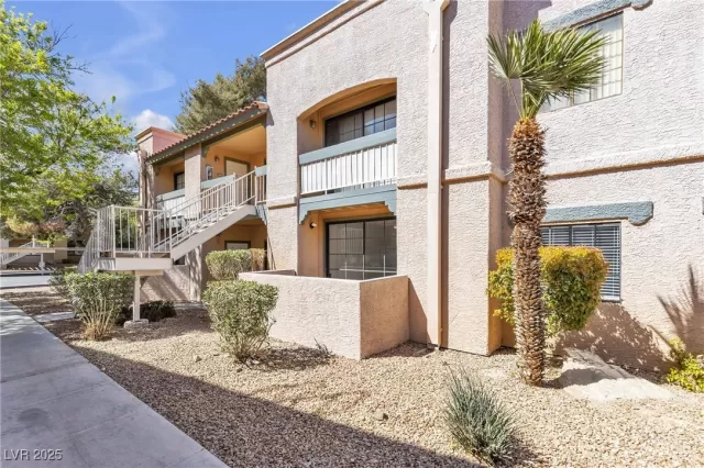MLS: 2667741 Condo For Sale