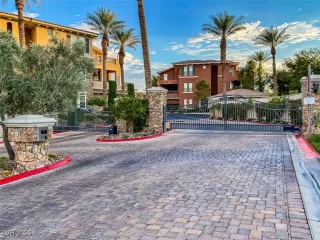 Photo #6: 2667743 Listing