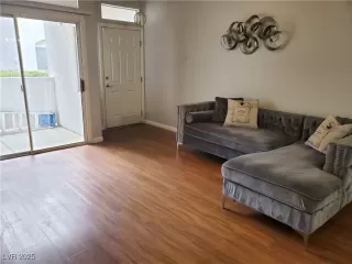 Photo #5: 2667797 Listing