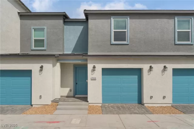 MLS: 2667832 Condo For Sale