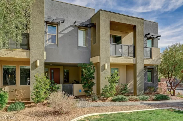 MLS: 2667856 Condo For Sale