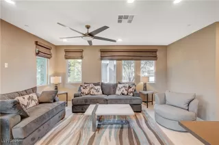 Photo #5: 2667856 Listing