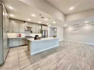 Photo #3: 2667912 Listing 