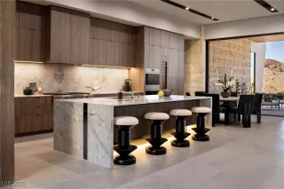 Photo #1: 2667913 Listing