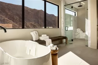 Photo #4: 2667913 Listing