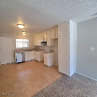 Photo #5: 2667971 Listing