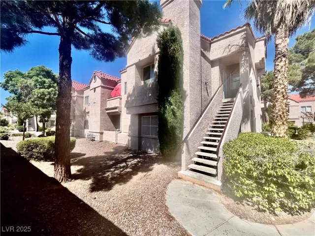 MLS: 2667980 Condo For Sale