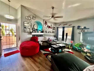 Photo #3: 2667980 Listing