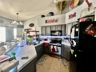 Photo #5: 2667980 Listing