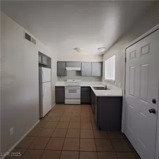 Photo #3: 2667984 Listing