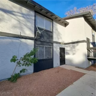 Photo #1: 2667989 Listing