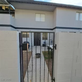 Photo #3: 2667989 Listing