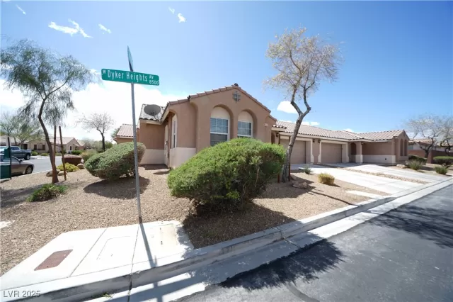 MLS: 2668063 Condo For Sale