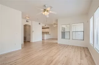 Photo #4: 2668106 Listing