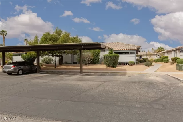 MLS: 2668117 Condo For Sale