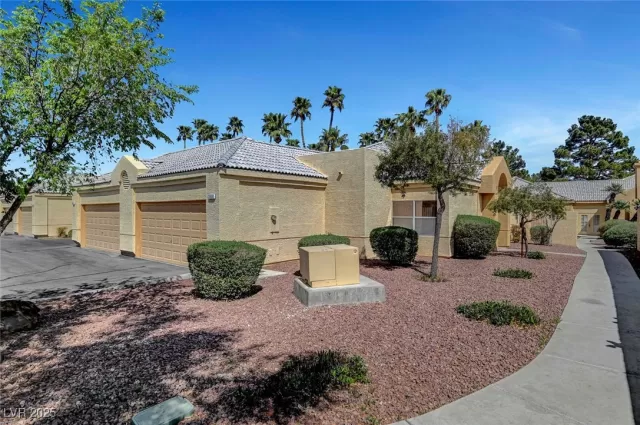 MLS: 2668119 Condo For Sale